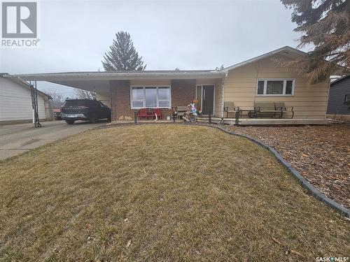 432 E Road Allowance, Leader, SK - Outdoor With Deck Patio Veranda