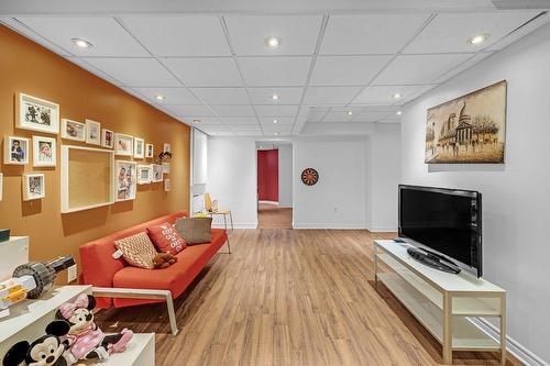 Salle familiale - 451 Boul. De Fontainebleau, Blainville, QC - Indoor