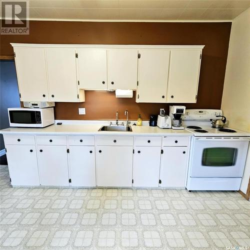 4 Walker Avenue, Yarbo, SK - Indoor Photo Showing Kitchen