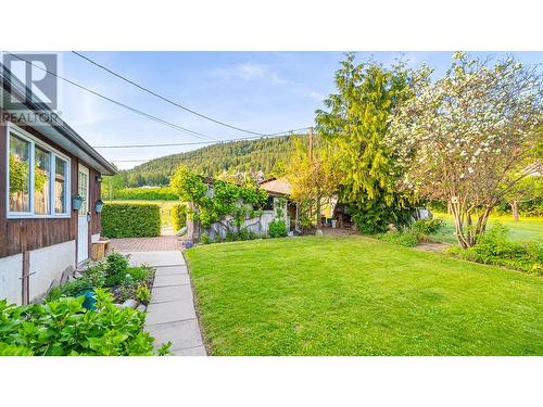 1843 Mclaren Street, Creston, BC - Outdoor