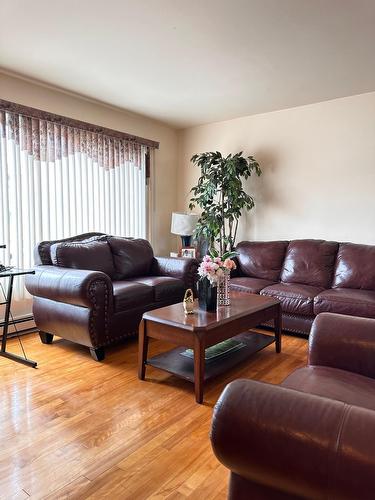 Salle familiale - 10532 Av. Pigeon, Montréal (Montréal-Nord), QC - Indoor Photo Showing Living Room
