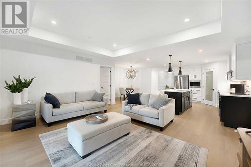 490 Jolly, Lasalle, ON - Indoor Photo Showing Living Room
