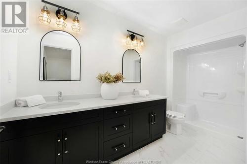 490 Jolly, Lasalle, ON - Indoor Photo Showing Bathroom