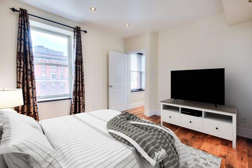 Bedroom - 903-65 Boul. René-Lévesque E., Montréal (Ville-Marie), QC - Indoor Photo Showing Bedroom