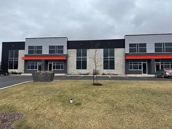 202 Ch. de la Traverse  Sainte-Anne-Des-Plaines, QC J5N 4J1