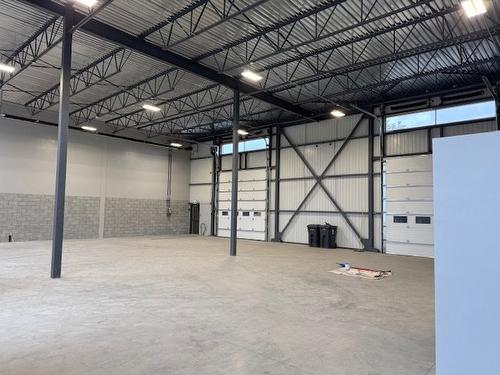 Warehouse - 202 Ch. De La Traverse, Sainte-Anne-Des-Plaines, QC 
