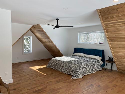 Primary bedroom - 174 Ch. Du Tour-Du-Lac, Lac-Supérieur, QC - Indoor Photo Showing Bedroom