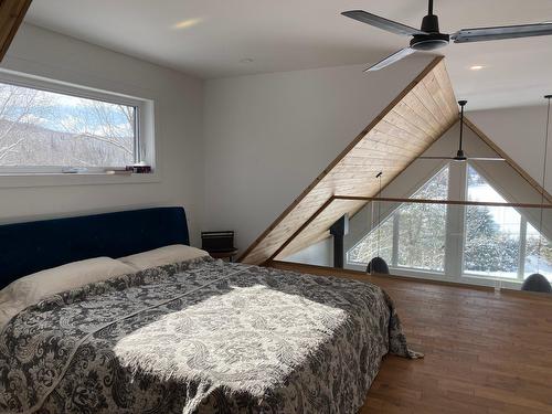 Primary bedroom - 174 Ch. Du Tour-Du-Lac, Lac-Supérieur, QC - Indoor Photo Showing Bedroom