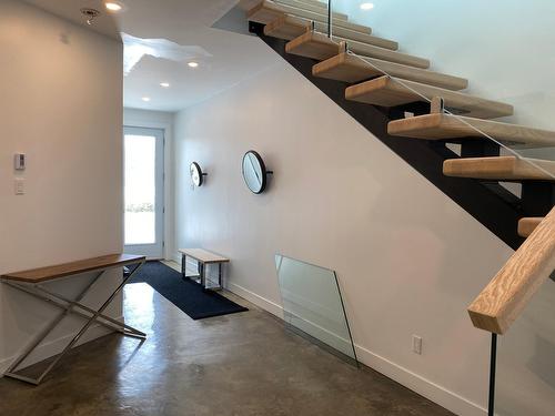 Hall - 174 Ch. Du Tour-Du-Lac, Lac-Supérieur, QC - Indoor Photo Showing Other Room