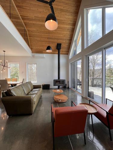 Living room - 174 Ch. Du Tour-Du-Lac, Lac-Supérieur, QC - Indoor Photo Showing Living Room