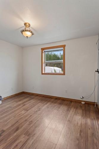 495 Snider Road, Lister, BC - Indoor Photo Showing Other Room