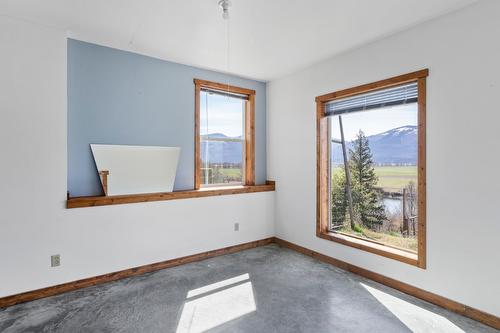 495 Snider Road, Lister, BC - Indoor Photo Showing Other Room