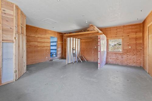 495 Snider Road, Lister, BC - Indoor