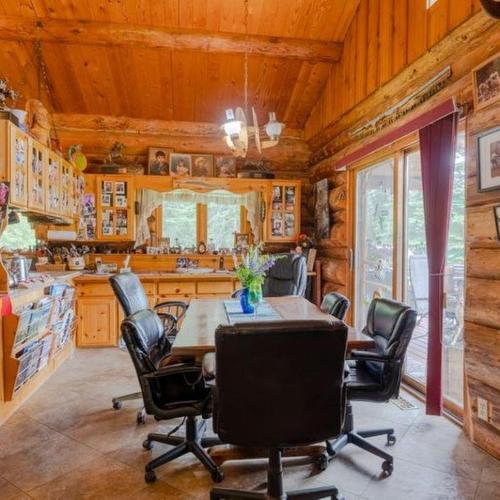 6542 Morrissey Road, Elk Valley, BC - Indoor Photo Showing Office