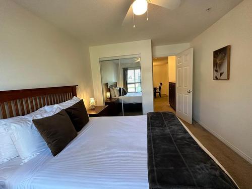 210-4767 Forsters Landing Road, Radium Hot Springs, BC - Indoor Photo Showing Bedroom