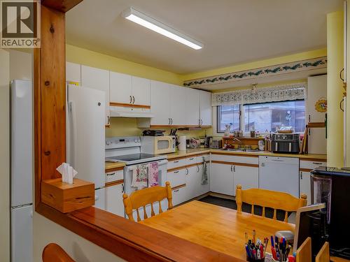 1204 Alexander Drive, Golden, BC - Indoor Photo Showing Kitchen With Double Sink
