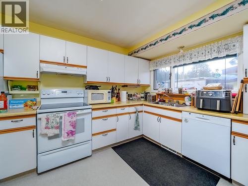 1204 Alexander Drive, Golden, BC - Indoor Photo Showing Kitchen With Double Sink