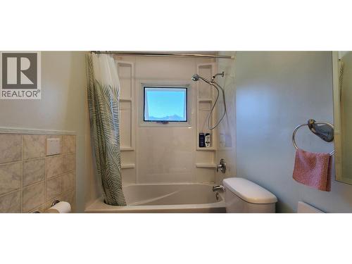 1204 Alexander Drive, Golden, BC - Indoor Photo Showing Bathroom