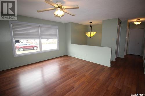 128 1St Street E, Frontier, SK - Indoor Photo Showing Other Room