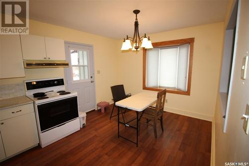 128 1St Street E, Frontier, SK - Indoor Photo Showing Kitchen