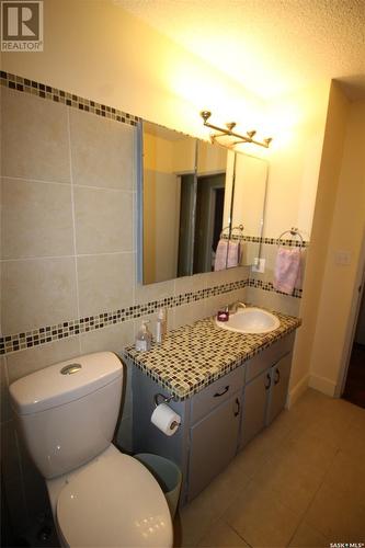 128 1St Street E, Frontier, SK - Indoor Photo Showing Bathroom