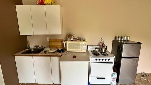 Lots 71-72 Harrison Road, Arrow Park, BC - Indoor Photo Showing Kitchen