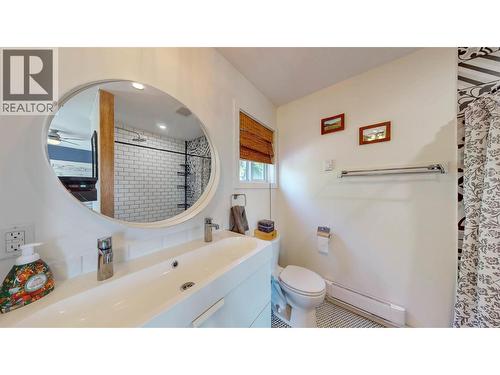 6743 Meadows Drive, Oliver, BC - Indoor Photo Showing Bathroom