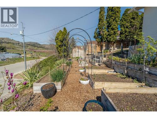 6743 Meadows Drive, Oliver, BC - Outdoor