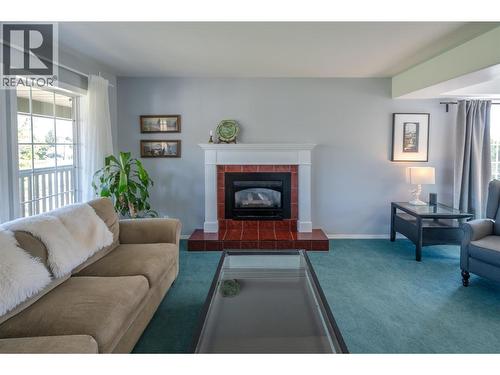 445 5 Road, Oliver, BC - Indoor Photo Showing Living Room With Fireplace