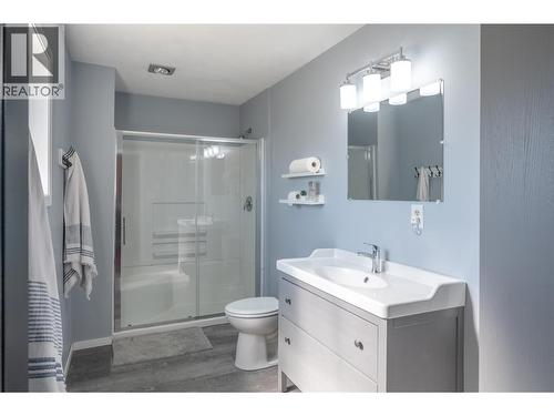 445 5 Road, Oliver, BC - Indoor Photo Showing Bathroom