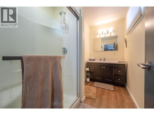 445 5 Road, Oliver, BC - Indoor Photo Showing Bathroom