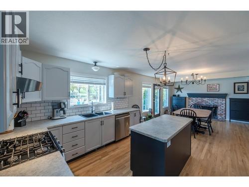 445 5 Road, Oliver, BC - Indoor Photo Showing Kitchen With Double Sink