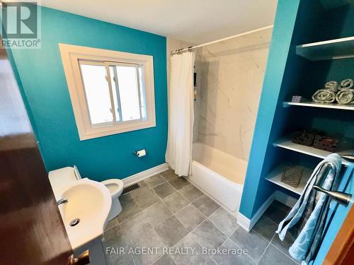 175 Fourth Avenue, Kitchener, ON - Indoor Photo Showing Bathroom
