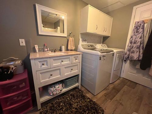 Salle de bains - 132 Rue Lafort, Témiscaming, QC - Indoor Photo Showing Laundry Room