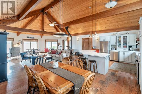 3854 Is 630 Georgian Bay, Georgian Bay (Baxter), ON - Indoor Photo Showing Dining Room