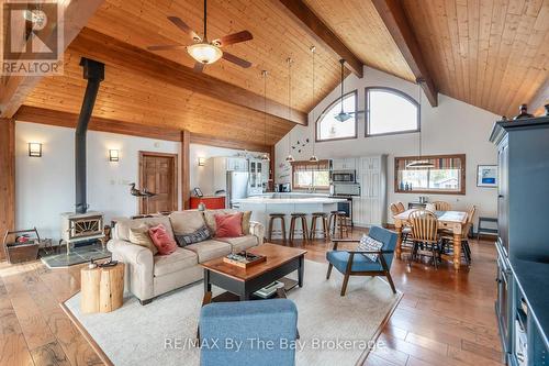 3854 Is 630 Georgian Bay, Georgian Bay (Baxter), ON - Indoor Photo Showing Living Room
