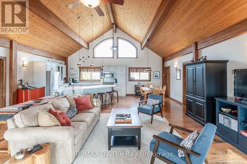 3854 Is 630 Georgian Bay, Georgian Bay (Baxter), ON - Indoor Photo Showing Living Room