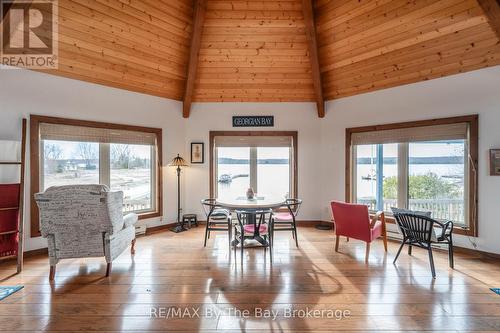 3854 Is 630 Georgian Bay, Georgian Bay (Baxter), ON - Indoor Photo Showing Living Room