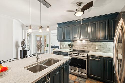 Kitchen - 4-300 Rue Du Moulin, Magog, QC - Indoor Photo Showing Kitchen With Double Sink With Upgraded Kitchen