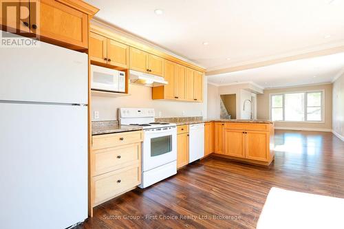 122 Trinity Street, Stratford, ON - Indoor Photo Showing Kitchen