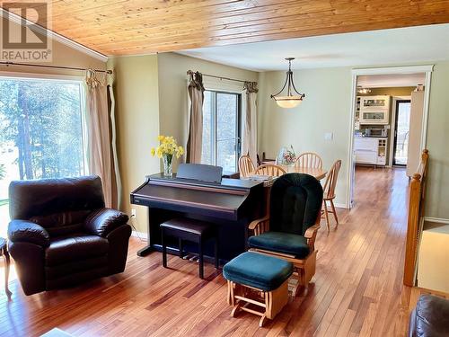 1715 33 Highway, Rock Creek, BC - Indoor