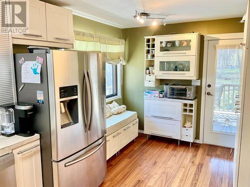 1715 33 Highway, Rock Creek, BC - Indoor Photo Showing Kitchen