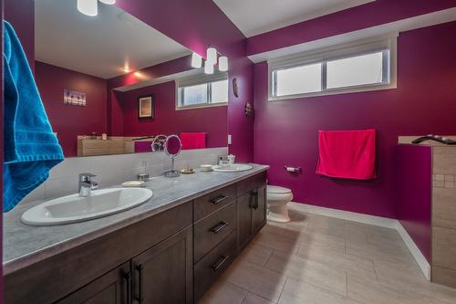 1114 Holden Road, Penticton, BC - Indoor Photo Showing Bathroom