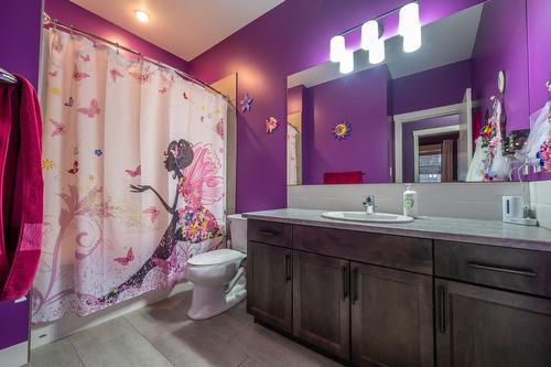 1114 Holden Road, Penticton, BC - Indoor Photo Showing Bathroom