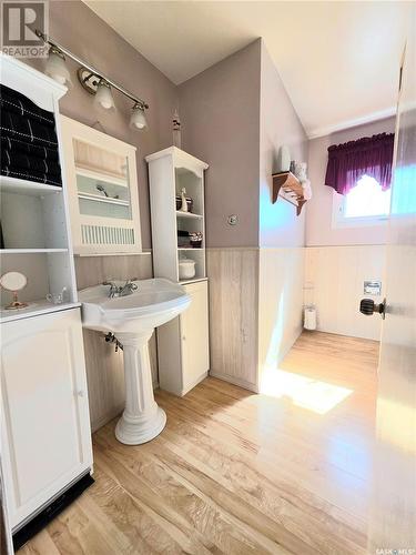 101 Fraser Avenue, Oxbow, SK - Indoor Photo Showing Other Room