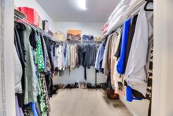 Walk-in closet - 