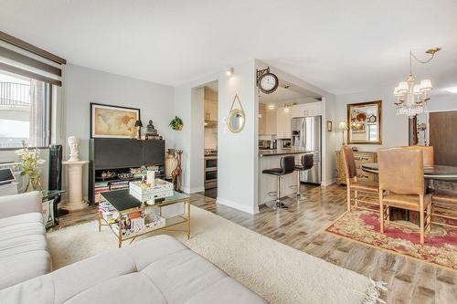 Overall view - 404-2505 Av. Du Havre-Des-Îles, Laval (Chomedey), QC - Indoor Photo Showing Living Room