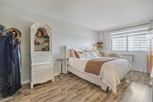 Primary bedroom - 404-2505 Av. Du Havre-Des-Îles, Laval (Chomedey), QC - Indoor Photo Showing Bedroom