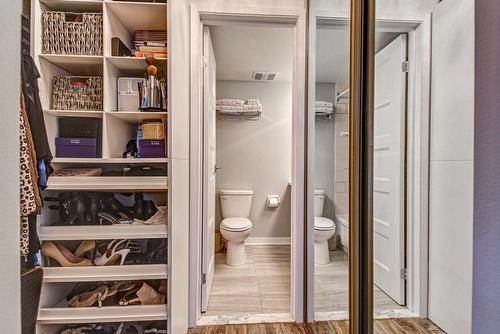 Walk-in closet - 404-2505 Av. Du Havre-Des-Îles, Laval (Chomedey), QC - Indoor Photo Showing Bathroom