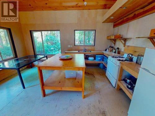1157 Tennyson Rd, Savary Island, BC - Indoor Photo Showing Kitchen With Double Sink